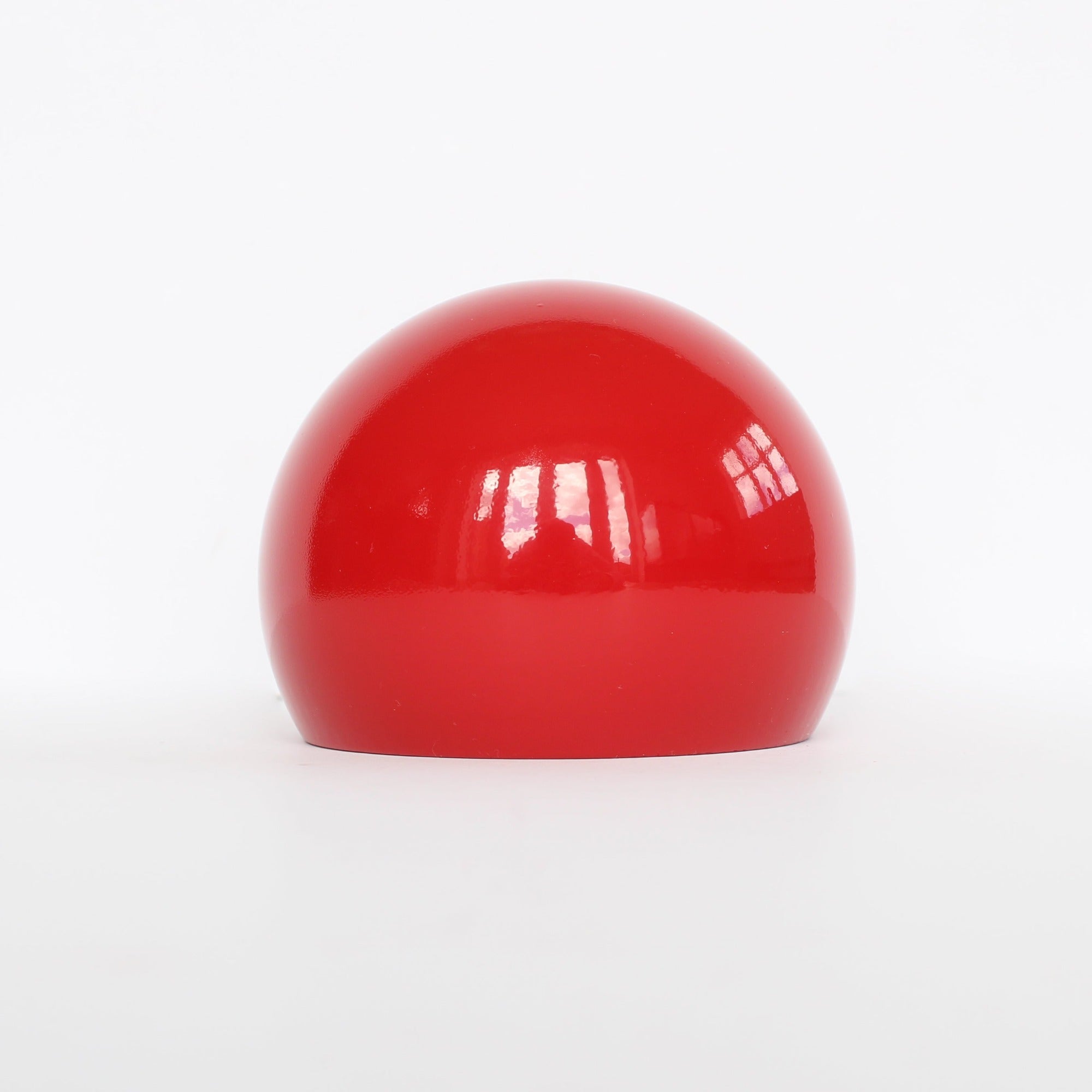 Red sphere with 12mm slit to house your vinyl case. High gloss finish with a beautiful retro design.